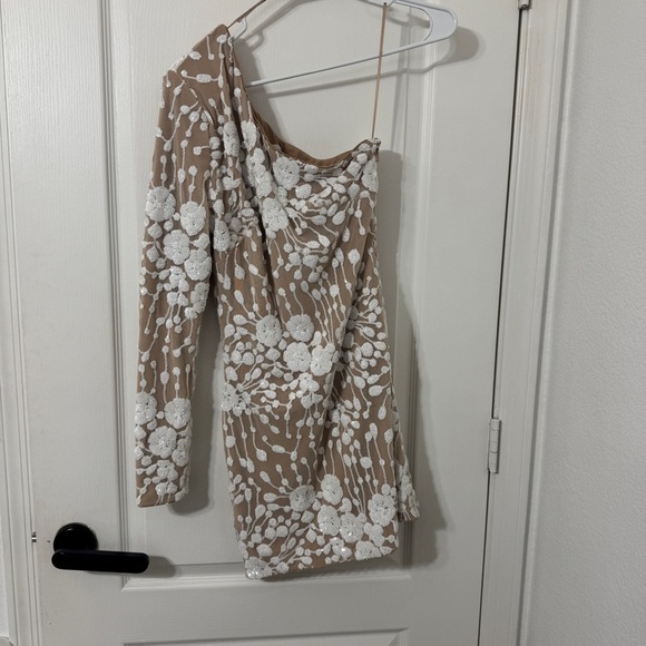 Dress the Population One-Shoulder Floral Mini Dress in White and Tan - Picture 7 of 15